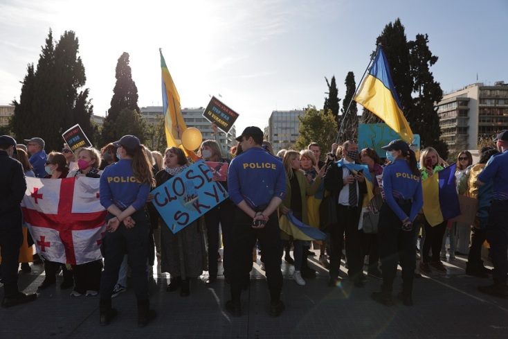 Κινητοποιήσεις Ουκρανών και Ρώσων «συναντήθηκαν» στο Σύνταγμα 