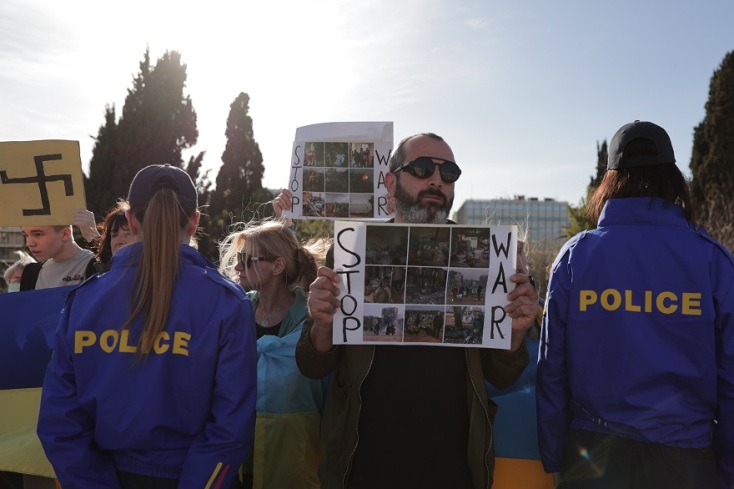 Κινητοποιήσεις Ουκρανών και Ρώσων «συναντήθηκαν» στο Σύνταγμα 
