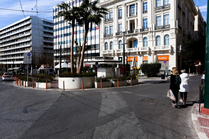 Στιγμιότυπα από το άδειο κέντρο της Αθήνας κατά την Καθαρά Δευτέρα 2021