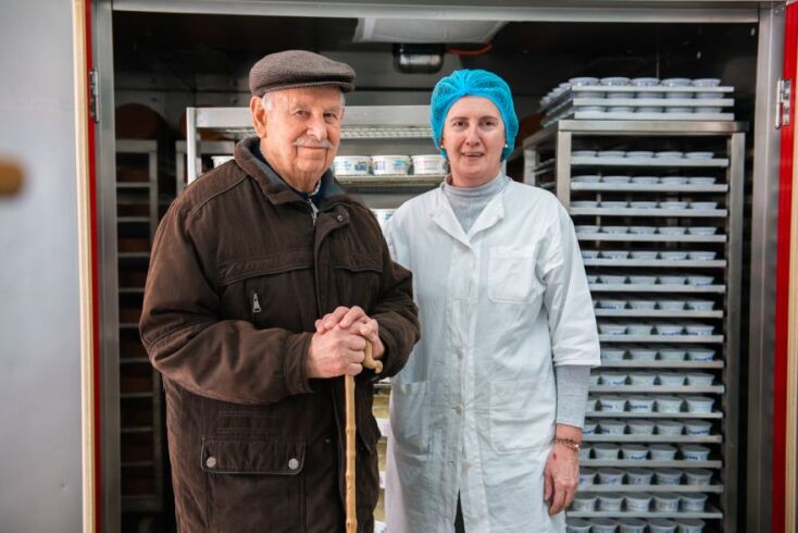 Ο μπαρμπα-Γιάννης Τσιαπάρας με την κόρη του Ασπασία