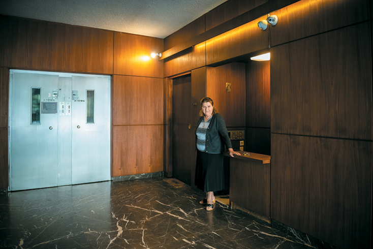 Θυρωρός Ασημίνα Κωστούλα