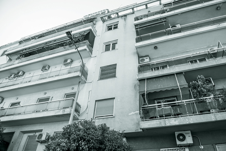 Πολυκατοικία - Παπατρέχας - Θανάσης Βέγγος