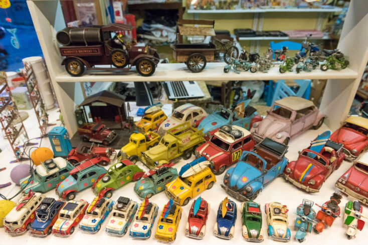 Το παιχνιδάδικο, το παλαιοπωλείο συν δύο νοσταλγικά καταστήματα που αντέχουν