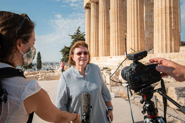 Η Υπουργός Πολιτισμού, Λίνα Μενδώνη υποδέχθηκε την Παραολυμπιακή Ομάδα στην Ακρόπολη