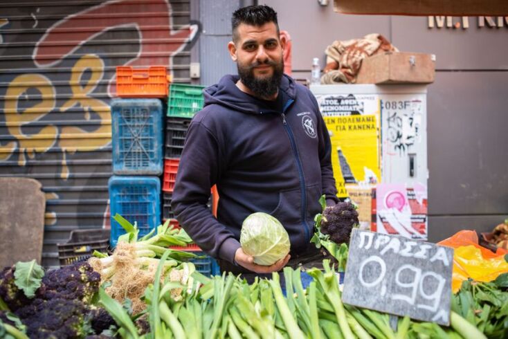 Ολόφρεσκα λαχανικά στον πάγκο του Παναγιώτη και του Γιώργου