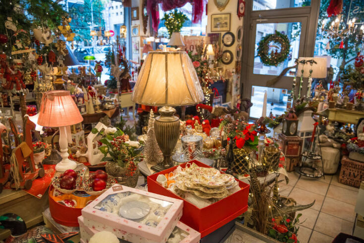 Το παιχνιδάδικο, το παλαιοπωλείο συν δύο νοσταλγικά καταστήματα που αντέχουν