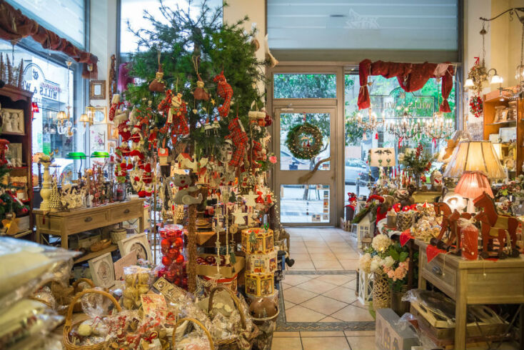 Το παιχνιδάδικο, το παλαιοπωλείο συν δύο νοσταλγικά καταστήματα που αντέχουν