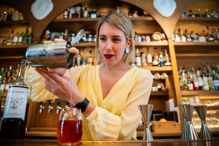 H Γεωργία Γεωργακοπούλου μας φτιάχνει ένα Clumsies Negroni