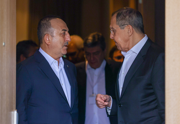 Ο Μεβλούτ Τσαβούσογλου και ο Σεργκέι Λαβρόφ πριν την κρίσιμη συνάντηση