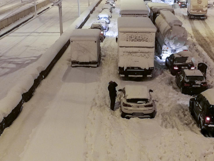 Κακοκαιρία «Ελπίδα»: Εγκλωβισμένοι οδηγοί στην Αττική Οδό