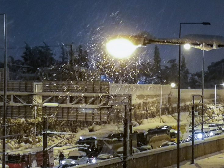 Κακοκαιρία «Ελπίδα»: Εγκλωβισμένοι οδηγοί στην Αττική Οδό