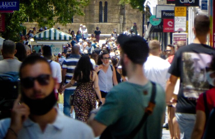 Κόσμος στην Ερμού © EUROKINISSI / ΚΟΝΤΑΡΙΝΗΣ ΓΙΩΡΓΟΣ 