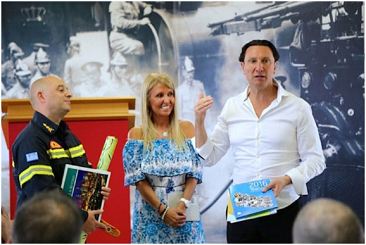 Ο Πρόεδρος της Ελληνικής Κοινότητας Μελβούρνης Β. Παπαστεργιάδης  και η ομογενής επιχειρηματίας Μάρθα Τσάμη, στην Αθήνα σε εκδήλωση με τους Έλληνες εθελοντές πυροσβέστες