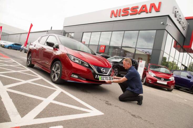 «Πράσινες» πινακίδες κυκλοφορίας για τα ηλεκτροκίνητα οχήματα (EVs)