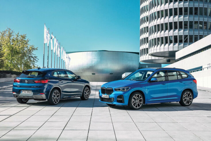 Αυτοκίνητα BMW, μπλε σκούρο και μπλε ανοιχτό