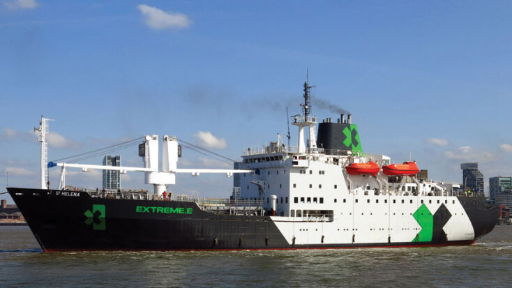 Πλοίο σε θάλασσα