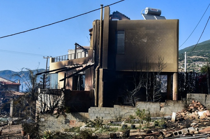 Αχαΐα: Η φωτιά έκαψε σπίτια στην περιοχή Ελεκίστρα