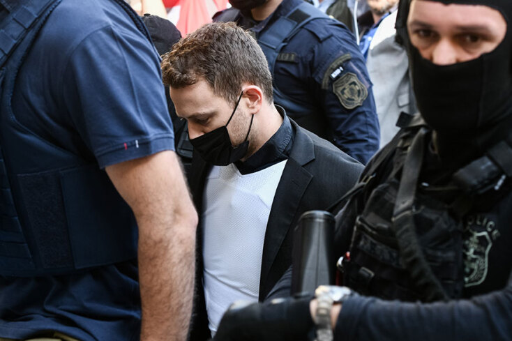 Ο Μπάμπης Αναγνωστόπουλος είναι ο καθ' ομολίαν δολοφόνος της Κάρολαϊν Κράουτς - Ο συζυγοκτόνος διαψεύδει την ύπαρξη παράλληλης σχέσης, σύμφωνα με τα όσα είπε ο δικηγόρος του