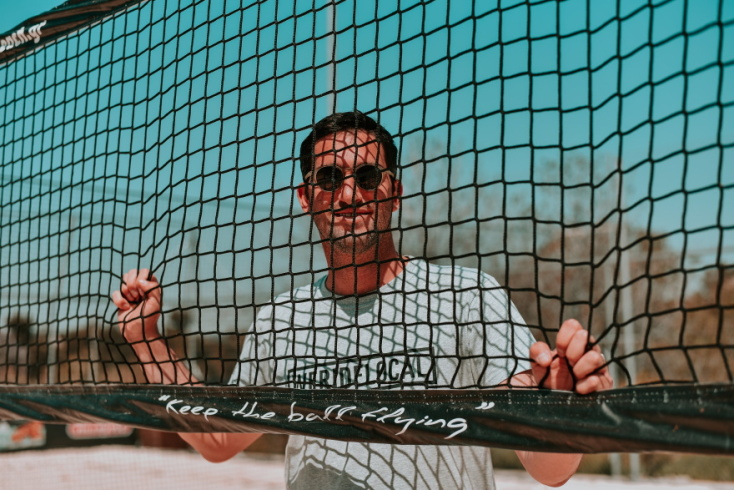 Στους λόγους για τους οποίους αξίζει κάποιος να ασχοληθεί με το μπιτς βόλεϊ αναφέρθηκε ο διεθνής με τα χρώματα της χώρα μας τόσο στο βόλει σάλας όσο και στο μπιτς , Κώστας Ταμπουρατζής