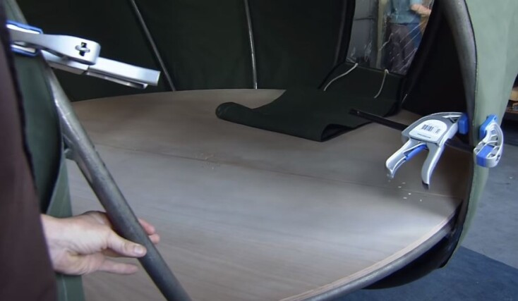 Το εσωτερικό της σκηνής 