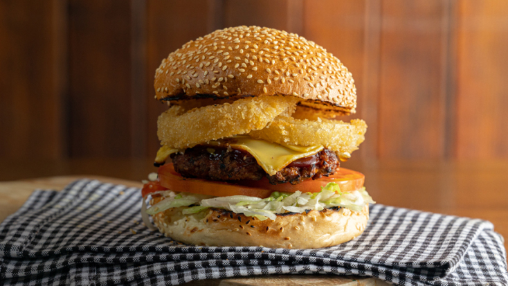 Fridays™ Easter Delights με αγαπημένες γεύσεις στις νηστίσιμες εκδοχές τους αλλά και νέες γεύσεις που θα λατρέψετε.