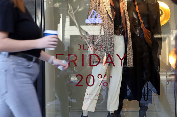 Στη Black Friday 2021 οι καταναλωτές καλούνται να είναι προσεκτικοί με τις προσφορές και να έχουν μαζί τους λίστα με τις αγορές που πρόκειται να κάνουν στα καταστήματα