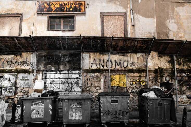 Μπλε κάδοι © Πέτρος Καλφαμανώλης