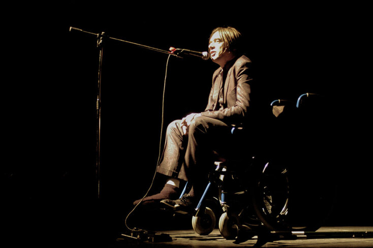 Στιγμιότυπο από τη συναυλία του Blixa Bargeld στην Αθήνα το 2003