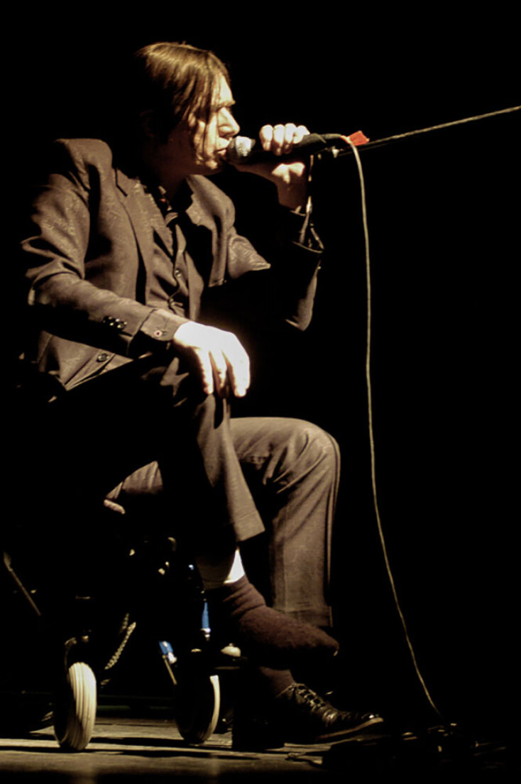 Στιγμιότυπο από τη συναυλία του Blixa Bargeld στην Αθήνα το 2003