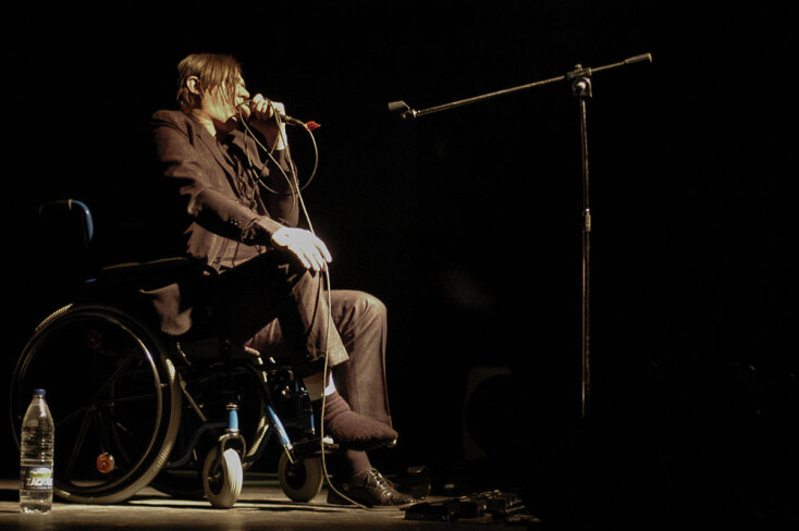 Στιγμιότυπο από τη συναυλία του Blixa Bargeld στην Αθήνα το 2003