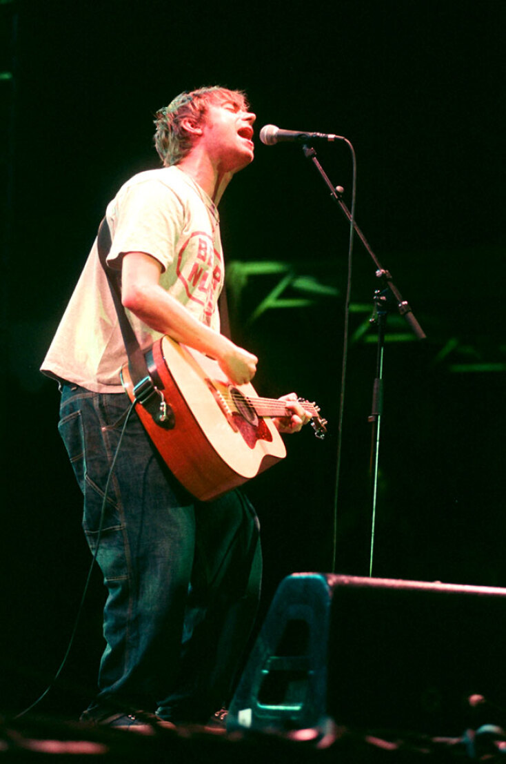 Στιγμιότυπο από τη συναυλία των Blur στην Αθήνα τον Ιούλιο του 1999