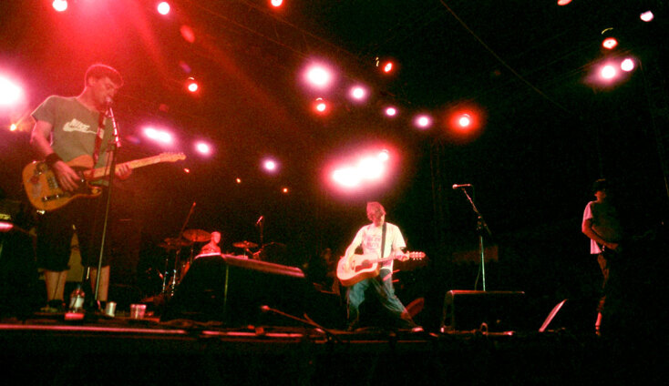 Στιγμιότυπο από τη συναυλία των Blur στην Αθήνα τον Ιούλιο του 1999