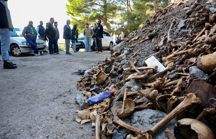 Λέσβος: Πέταξαν ανθρώπινα κρανία έξω από το κοιμητήριο