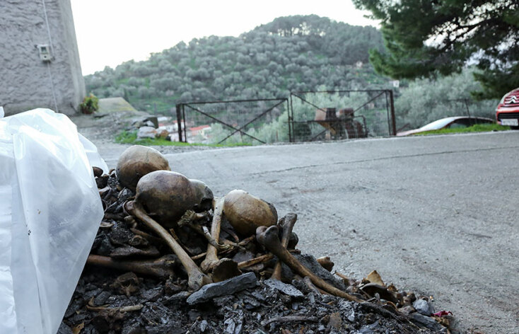 Λέσβος: Πέταξαν ανθρώπινα κρανία έξω από το κοιμητήριο