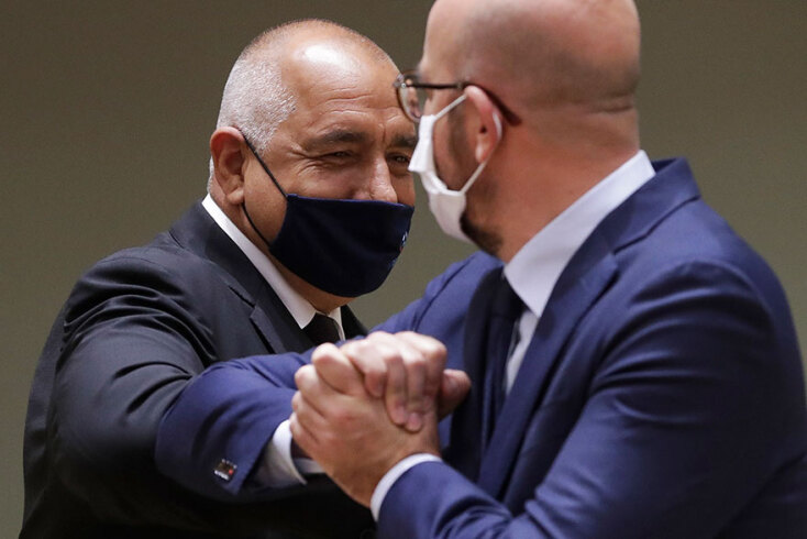 Politico: Και με υφασμάτινη μάσκα για τον κορωνοϊό στη Σύνοδο Κορυφής της Ευρωπαϊκής Ένωσης ο πρωθυπουργός της Βουλγαρίας Μπόικο Μπορίσοφ