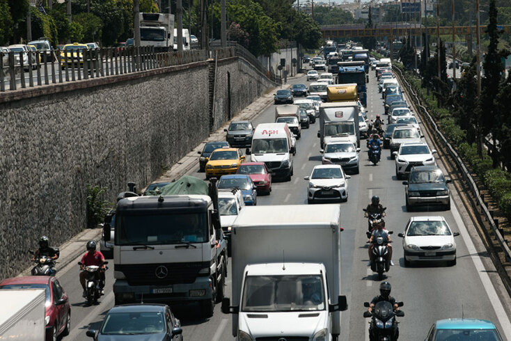 Μποτιλιάρισμα στον Κηφισό (ΦΩΤΟ ΑΡΧΕΙΟΥ) - Η κίνηση στους δρόμους της Αθήνας μπορεί να μειωθεί, υποστηρίζουν συγκοινωνιολόγοι