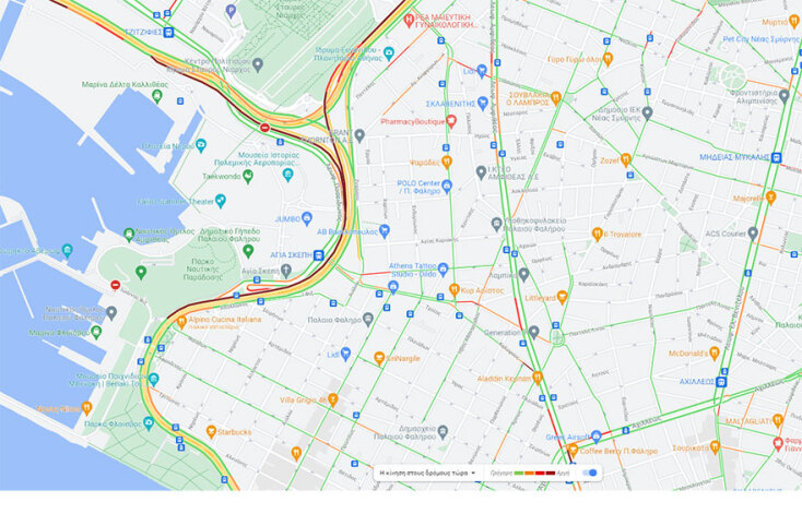 Στο «κόκκινο» η Παραλιακή στο ρεύμα προς Γλυφάδα μετά από τροχαίο με φορτηγό στο Παλαιό Φάληρο
