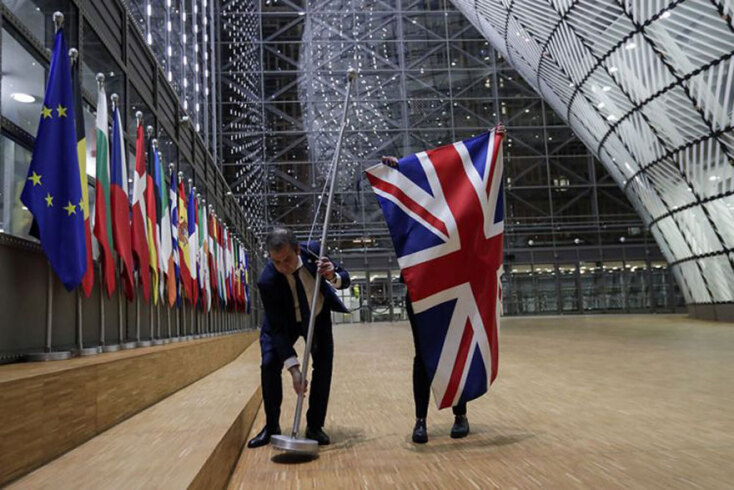 Υποστολή της βρετανικής σημαίας στο κτίριο του Ευρωπαϊκού Συμβουλίου 