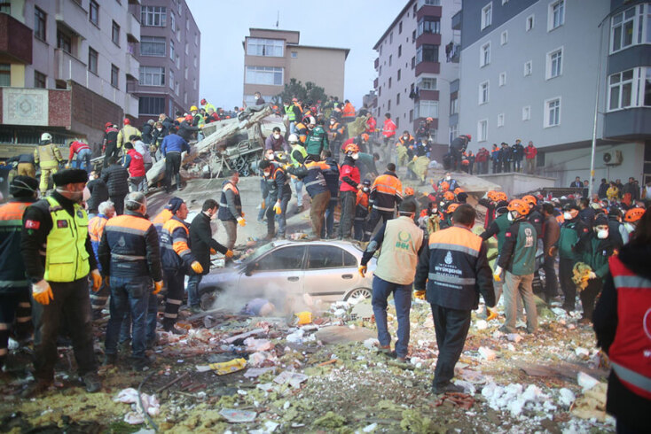 Κατάρρευση πολυκατοικίας στην Κωνσταντινούπολη
