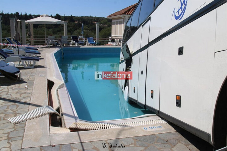 bus-piscina-kefalonia-1.jpg