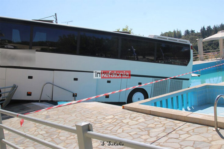 bus-piscina-kefalonia-3.jpg