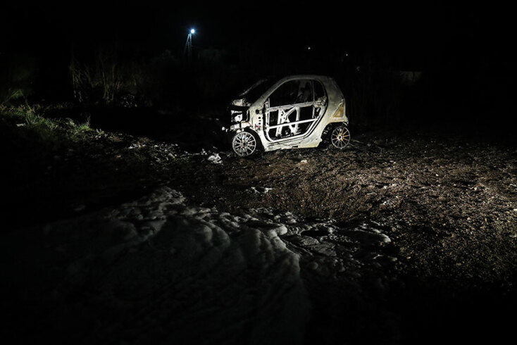 Άγνωστος άνοιξε πυρ κατά του Ντάρκο Κοβάσεβιτς: Το καμένο Smart που χρησιμοποίησε για να διαφύγει