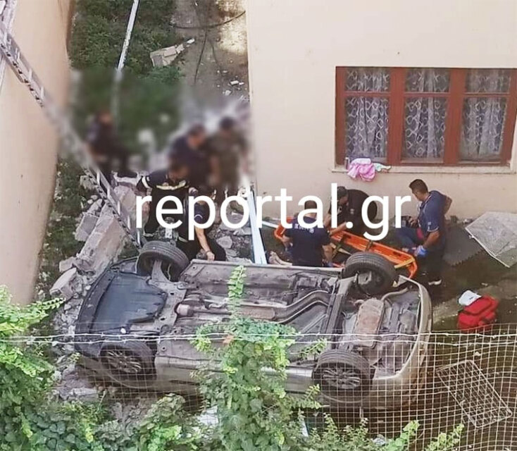 Αλεξανδρούπολη: Αυτοκίνητο αναποδογύρισε σε εσωτερική αυλή