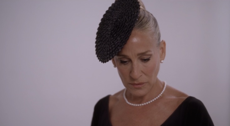 Η Κάρι Μπάντσο, σκηνή από το πρώτο επεισόδιο του And Just Like That.