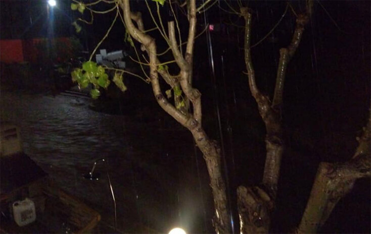 Κακοκαιρία στη Χαλκιδική: Πυροσβέστες απεγκλώβισαν οδηγό