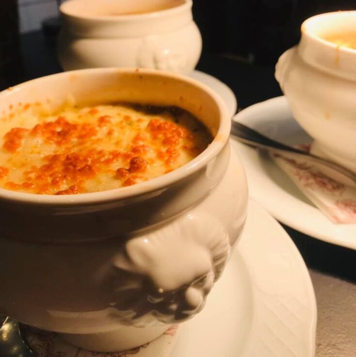 Γαλλική κρεμμυδόσουπα στο Chez Lucien