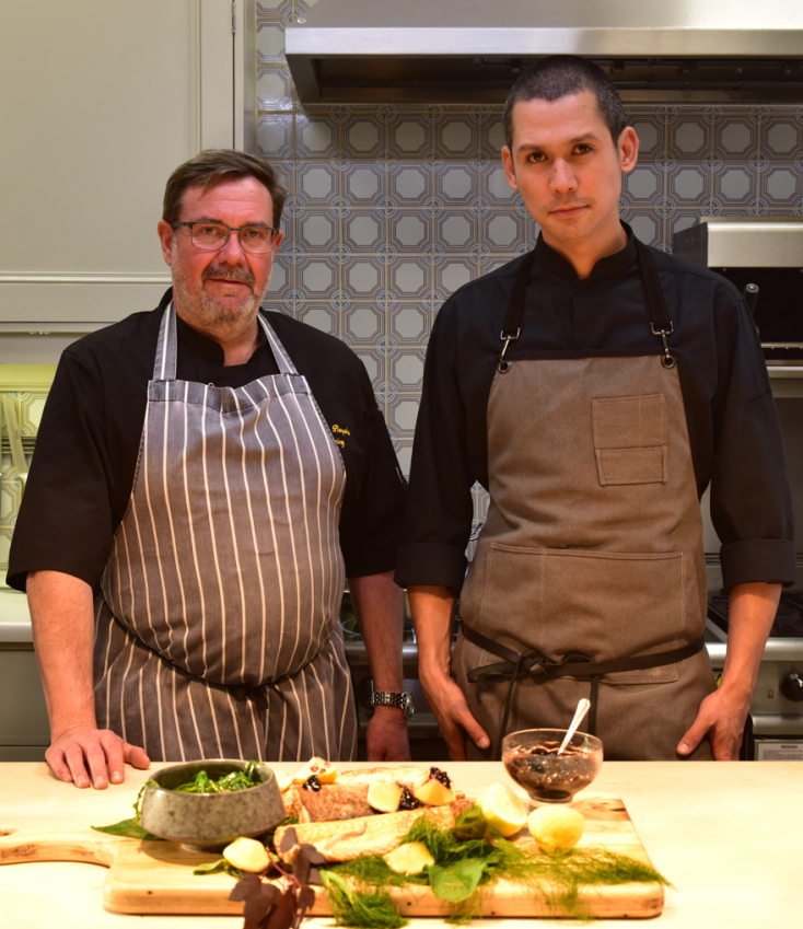 Ο Σωτήρης Κοντιζάς στα εντυπωσιακά τοπία των Highlands της Σκωτίας. Μαζί με έναν Σκωτσέζο σεφ, αναζητούν υλικά από τη φύση για να χρησιμοποιήσουν στην κοινή μαγειρική τους.