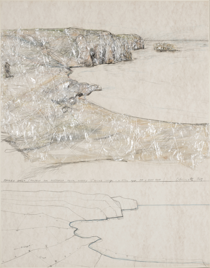 Christo and Jeanne-Claude (1935-2020) Συσκευασμένη ακτή (Project για την Αυστραλία, κοντά στο Sydney), 1969 Μολύβι, παστέλ, σπάγγος και πολυαιθυλένιο σε χαρτί επικολλημένο σε χαρτόνι | 71 × 55.6 cm Συλλογή Ιδρύματος Βασίλη και Ελίζας Γουλανδρή 