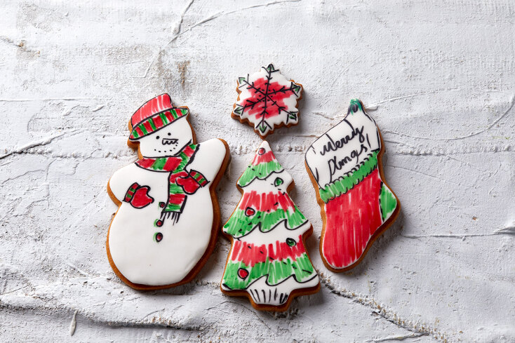 Ζωγραφισμένα μπισκότα σε σχήμα χιονάνθρωπου, μπότας, χιονονιφάδας και έλατου