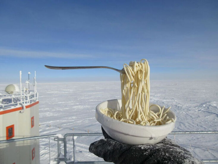 cooking-food-antarctica-cyprien-verseux14-5bbc51eceec4a_700.jpg